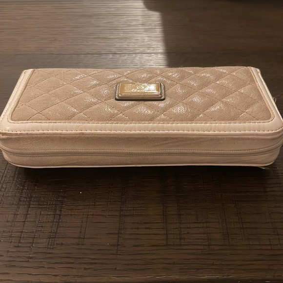 Guess Wallet - Picture 2 of 8